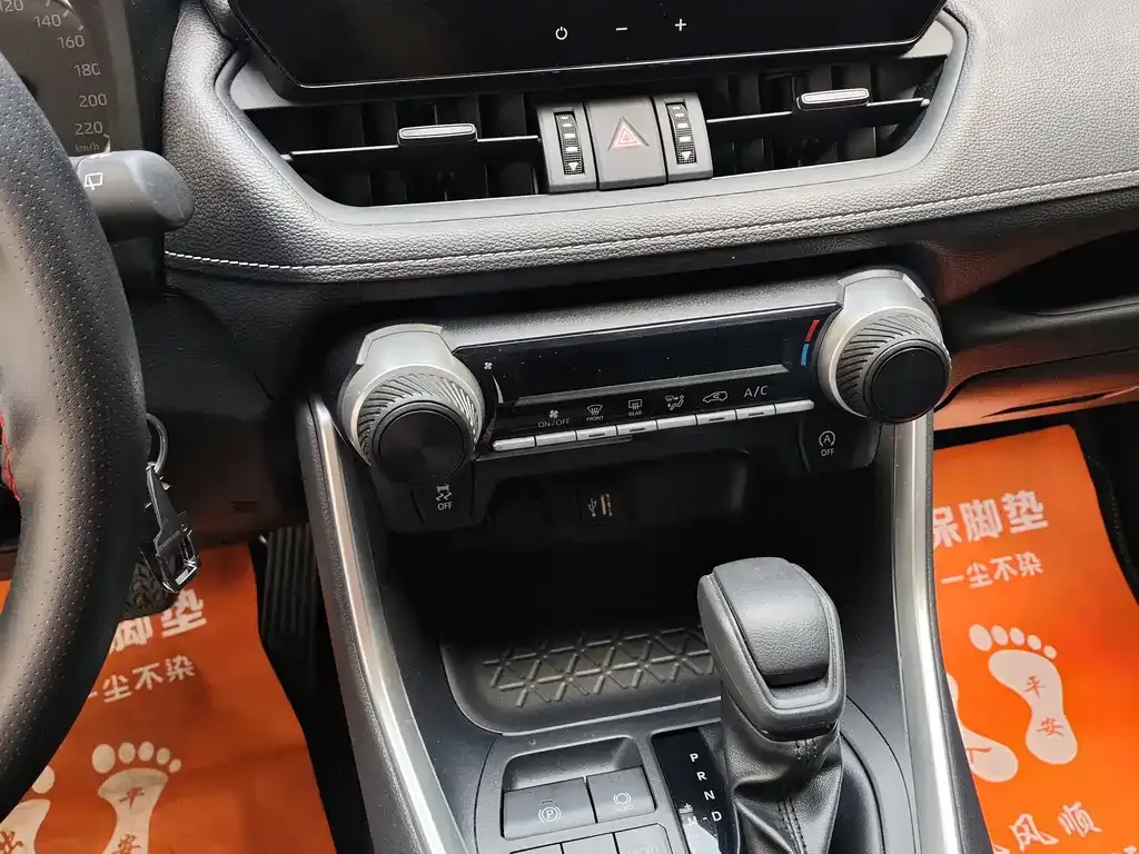 Toyota RAV4 — фото 10