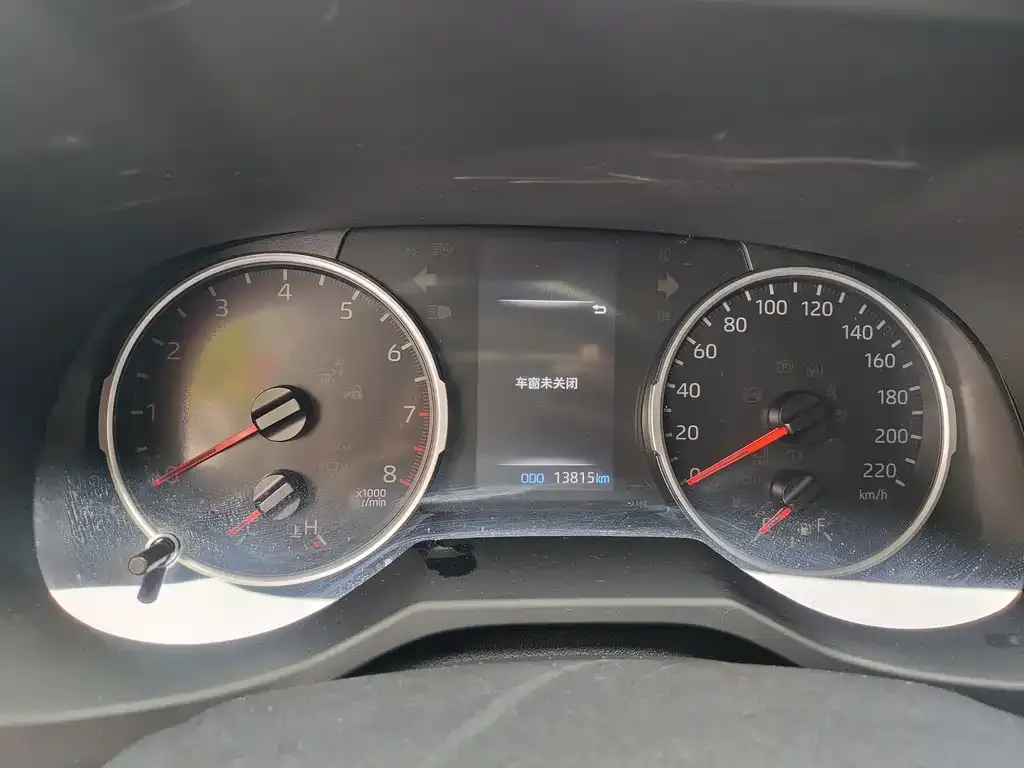 Toyota RAV4 — фото 6