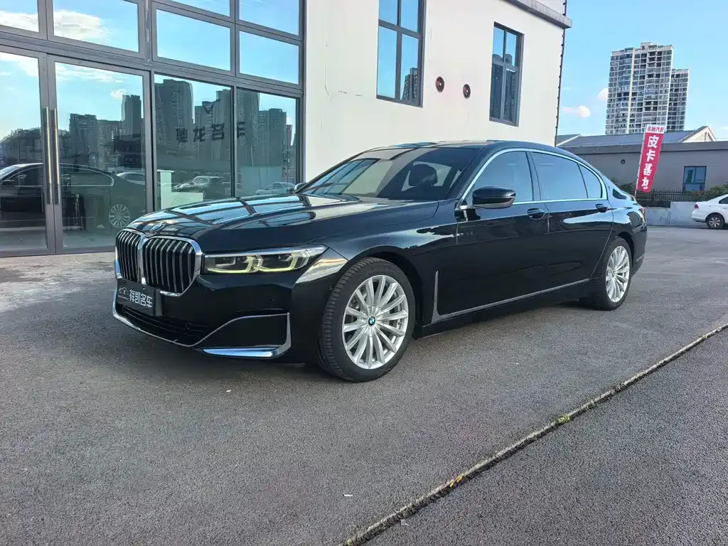 BMW 7 Series — фото 1