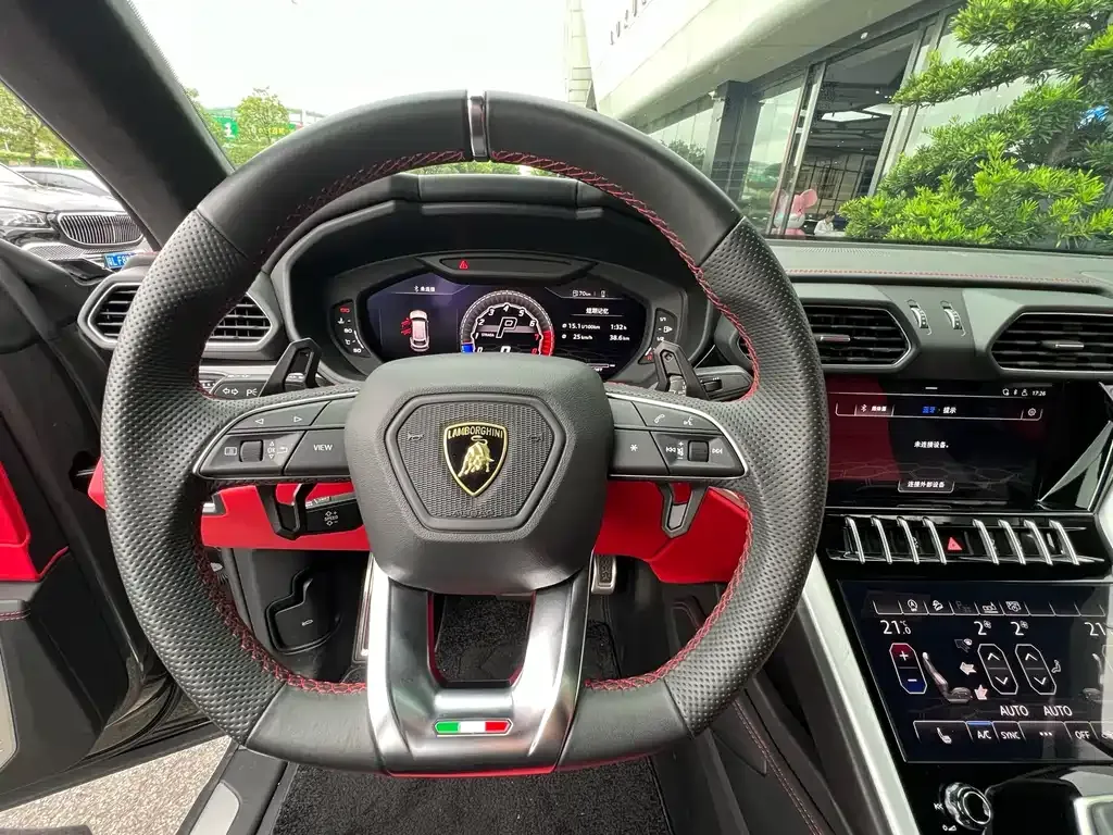 Lamborghini Urus — фото 6