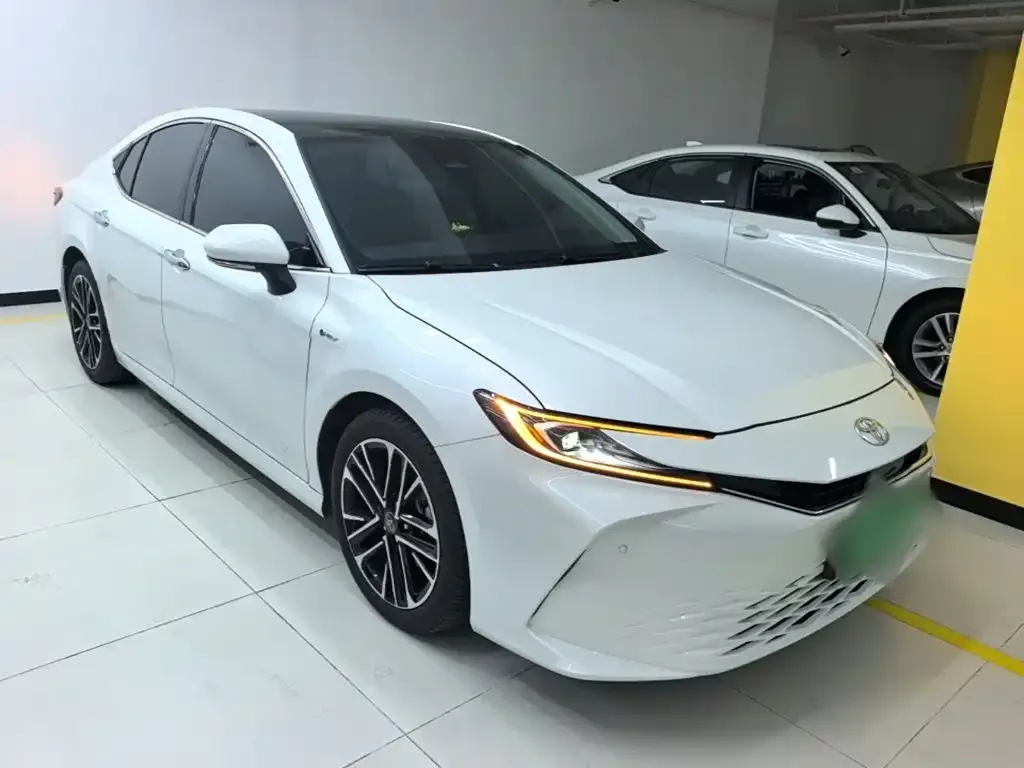 Toyota Camry — фото 7