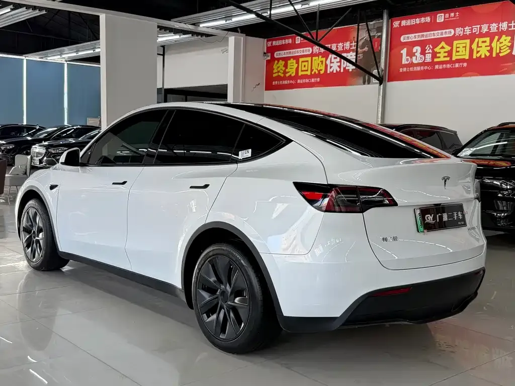 Tesla Model Y — фото 10