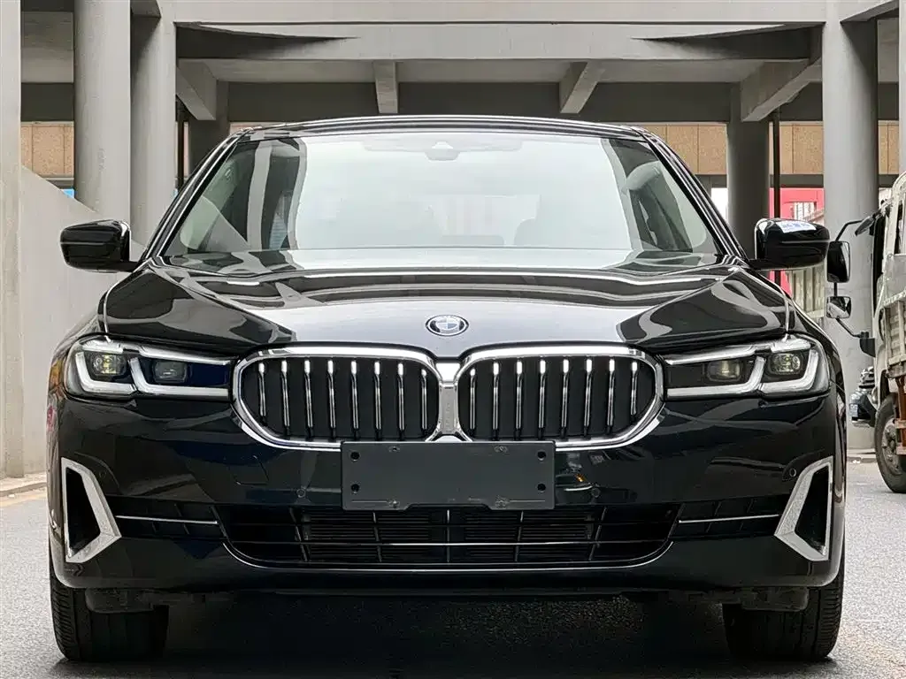 BMW 5 Series — фото 2