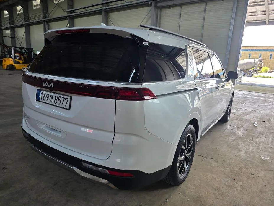 Kia Carnival — фото 10