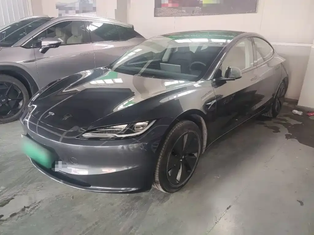 Tesla Model 3 — фото 1