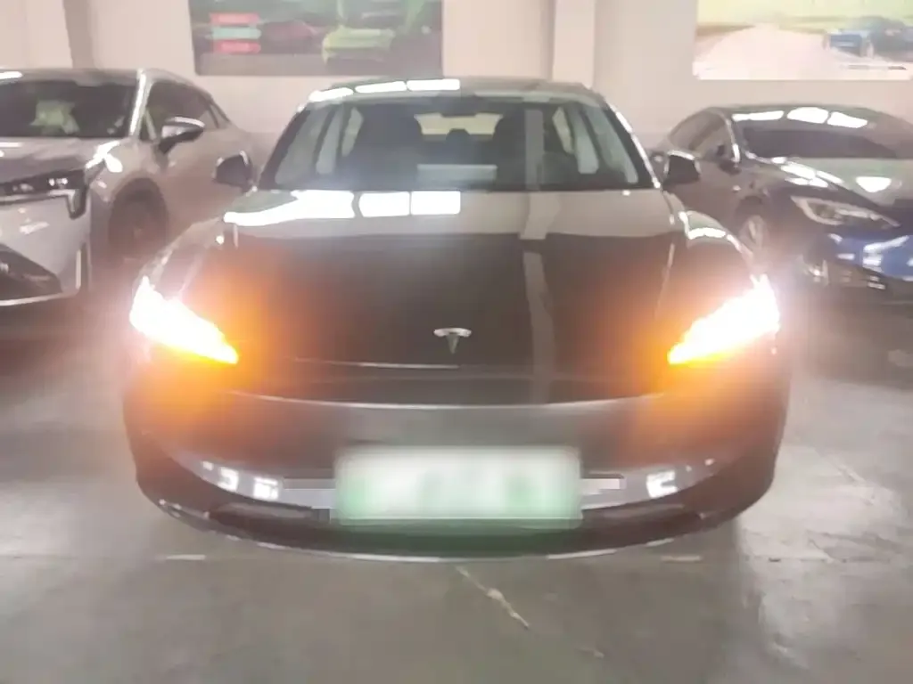 Tesla Model 3 — фото 10