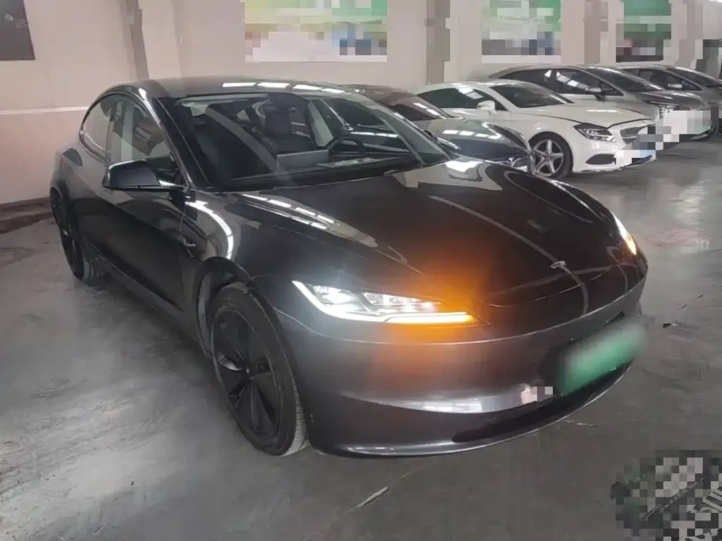 Tesla Model 3 — фото 9
