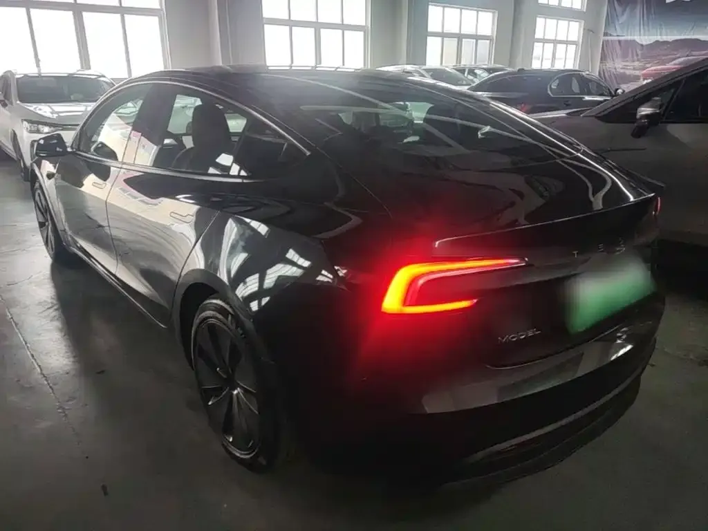 Tesla Model 3 — фото 7