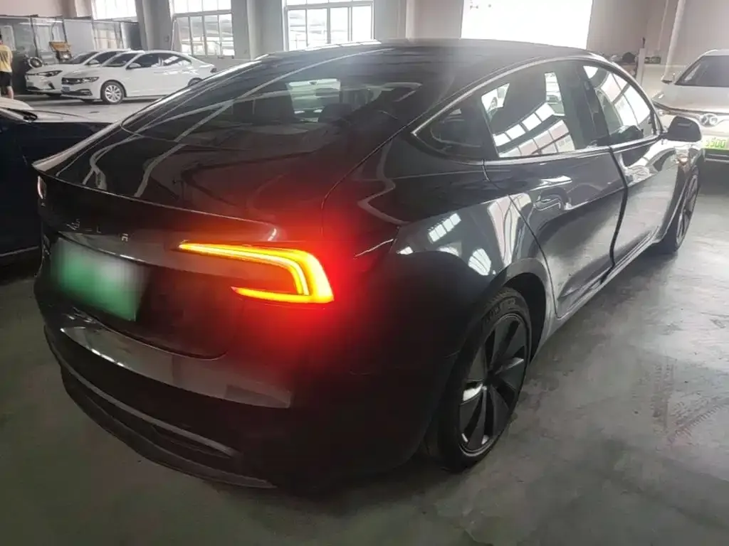 Tesla Model 3 — фото 4