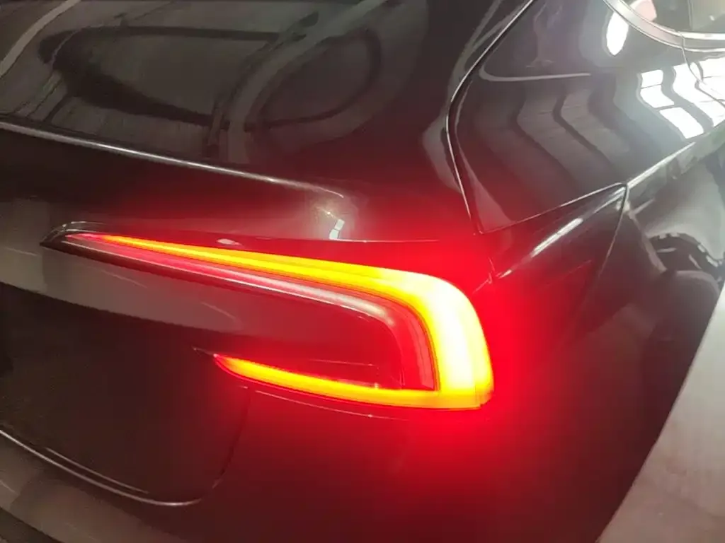 Tesla Model 3 — фото 3