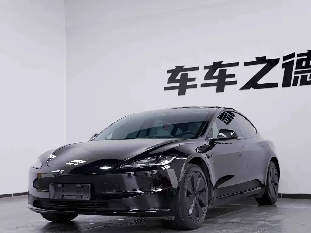 Tesla Model 3 — фото 1