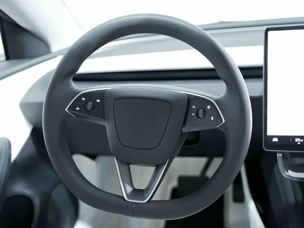Tesla Model 3 — фото 8