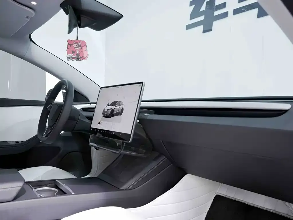 Tesla Model 3 — фото 10