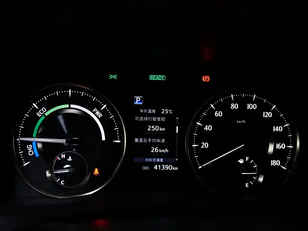 Toyota Alphard — фото 2