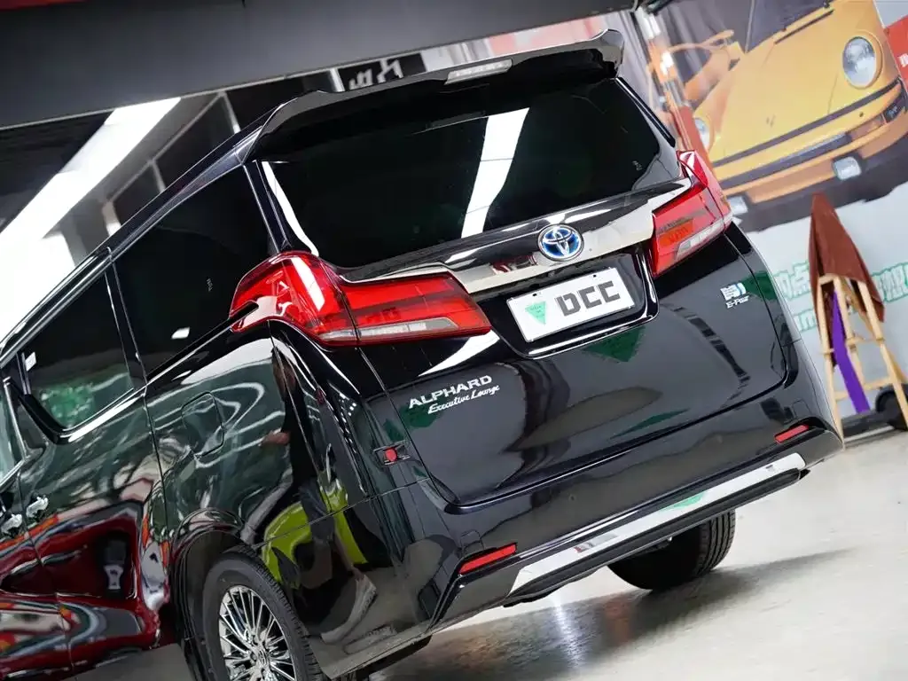 Toyota Alphard — фото 5