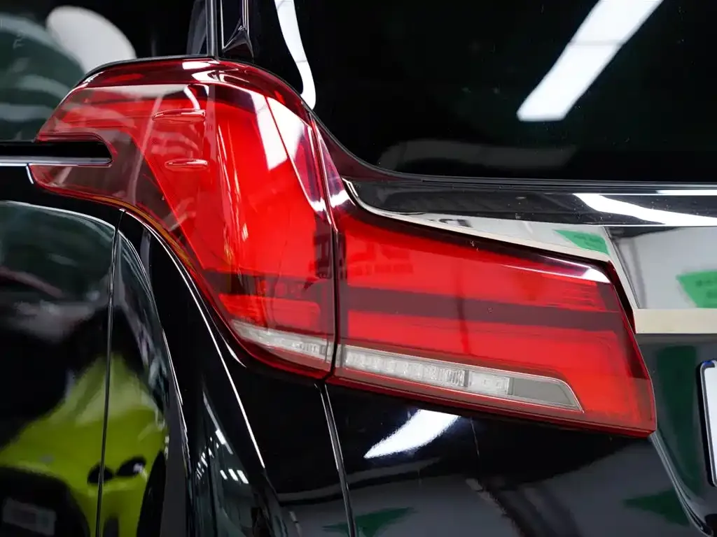 Toyota Alphard — фото 6