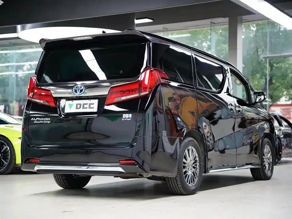 Toyota Alphard — фото 10