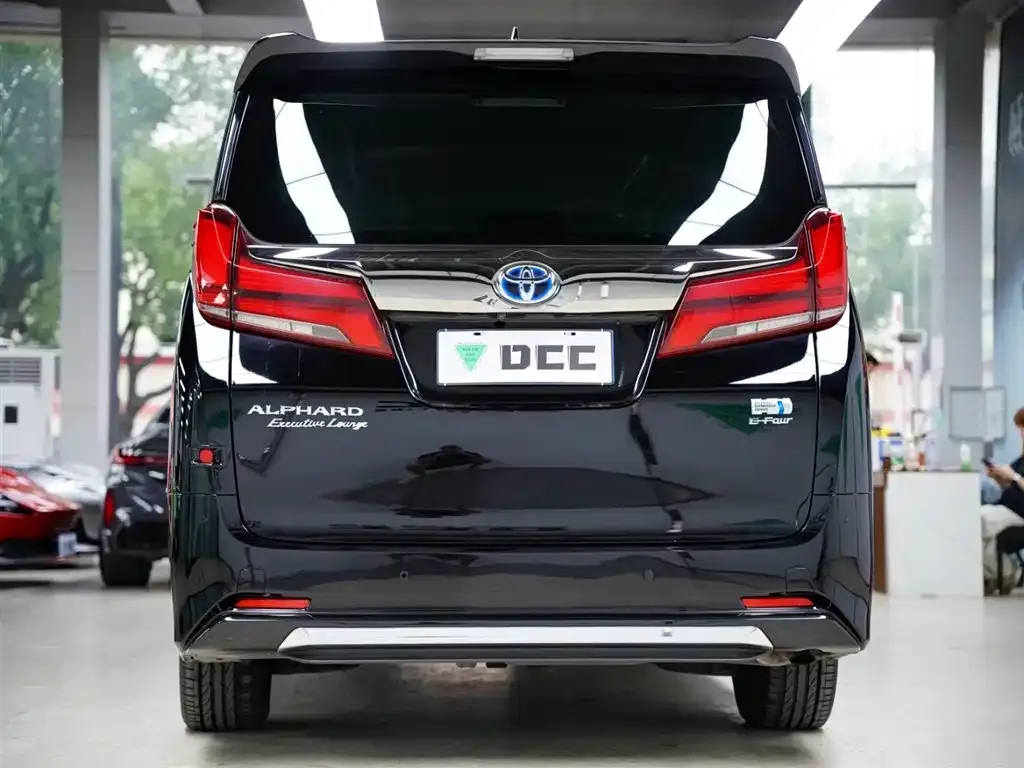 Toyota Alphard — фото 4