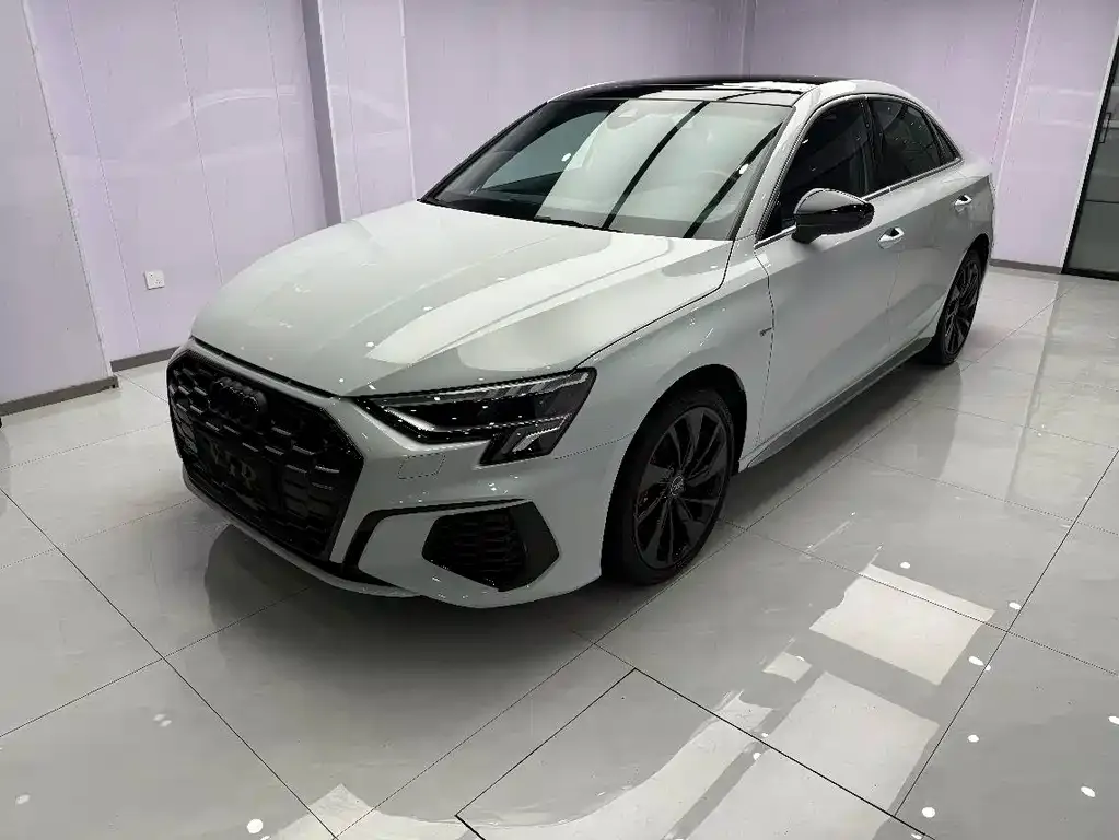 Audi A3 — фото 1