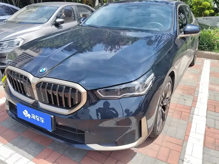 BMW 5 Series — фото 1