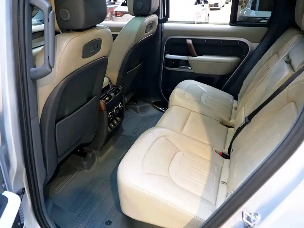 Land Rover Defender — фото 10