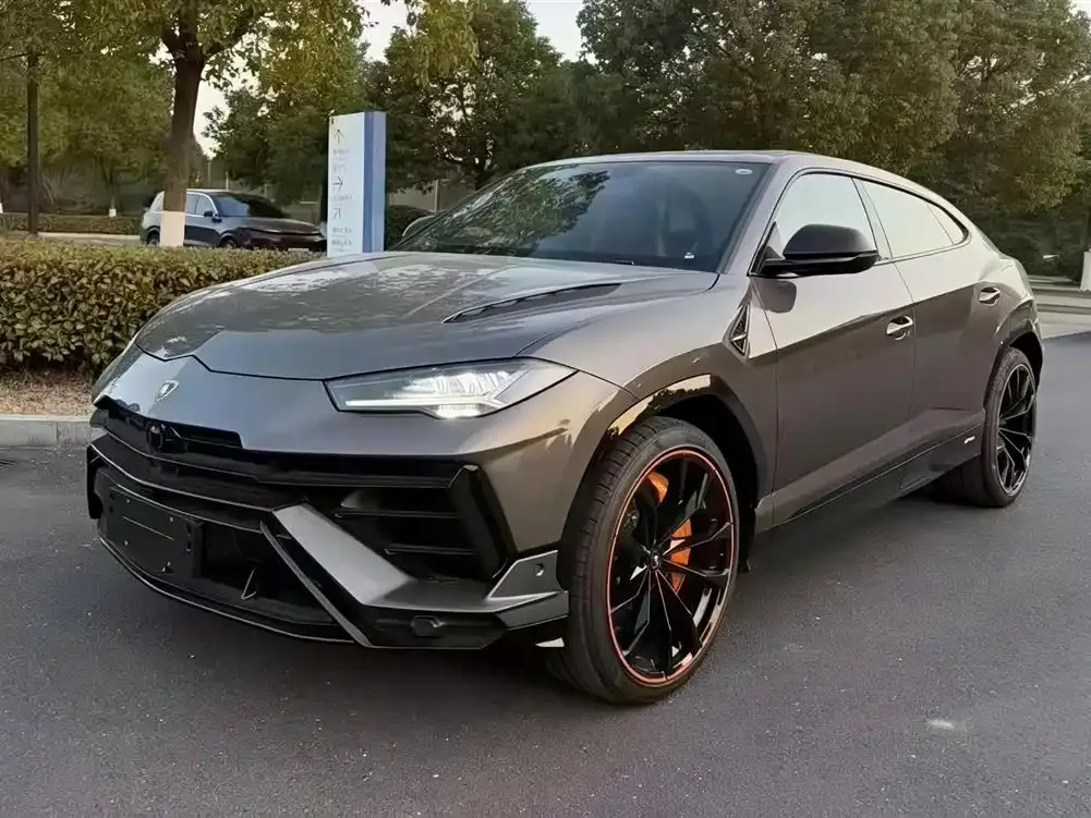 Lamborghini Urus — фото 1