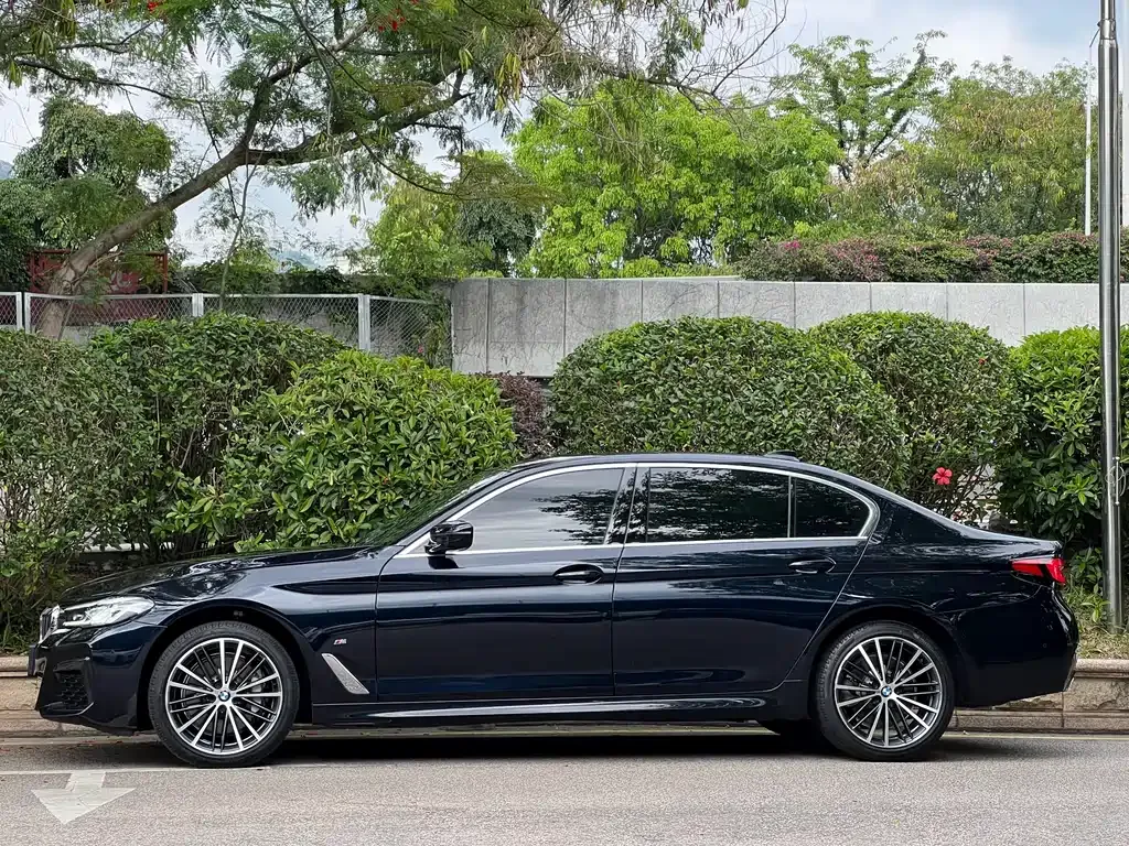 BMW 5 Series — фото 10