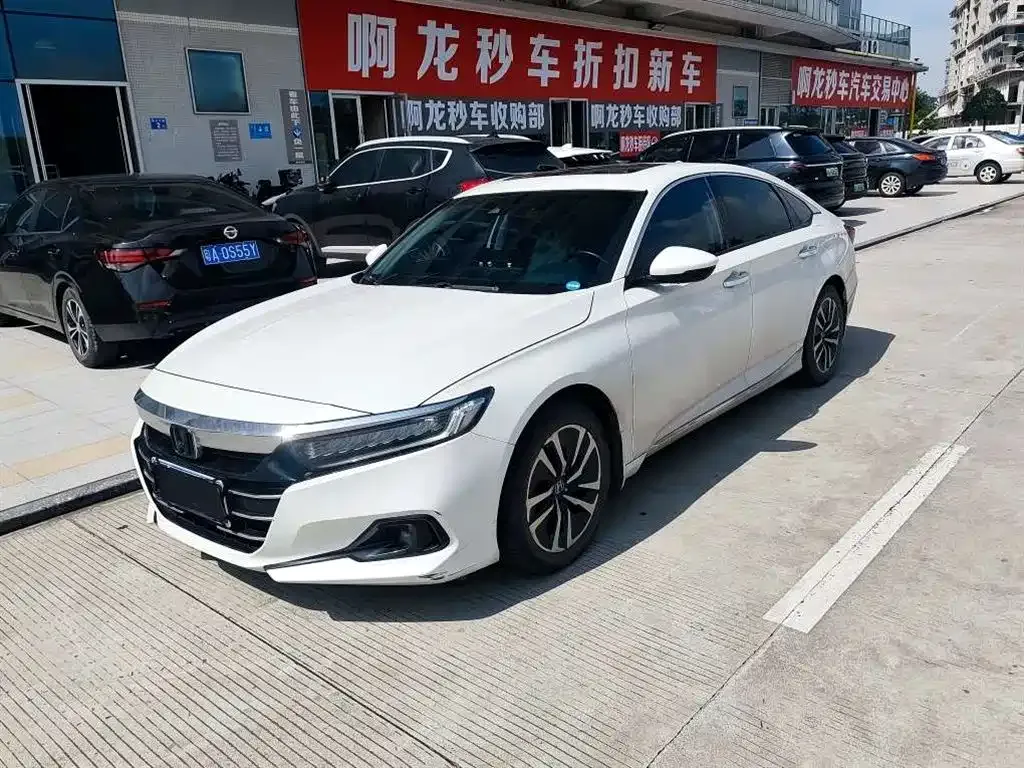 Honda Accord — фото 1