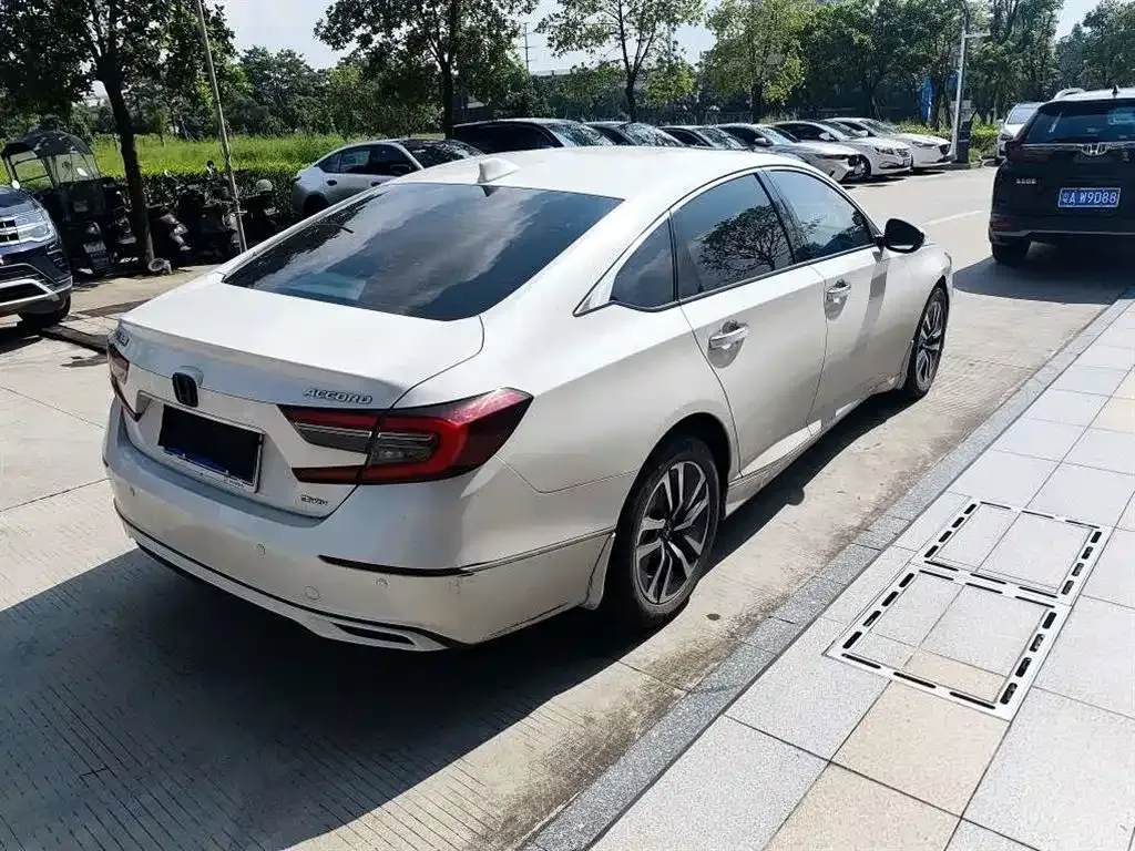 Honda Accord — фото 8