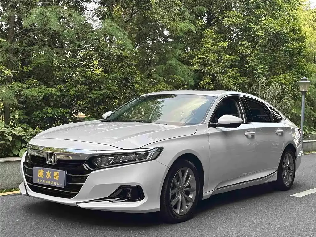 Honda Accord — фото 1