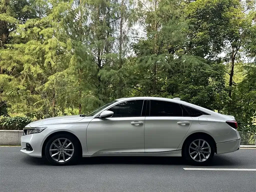 Honda Accord — фото 10
