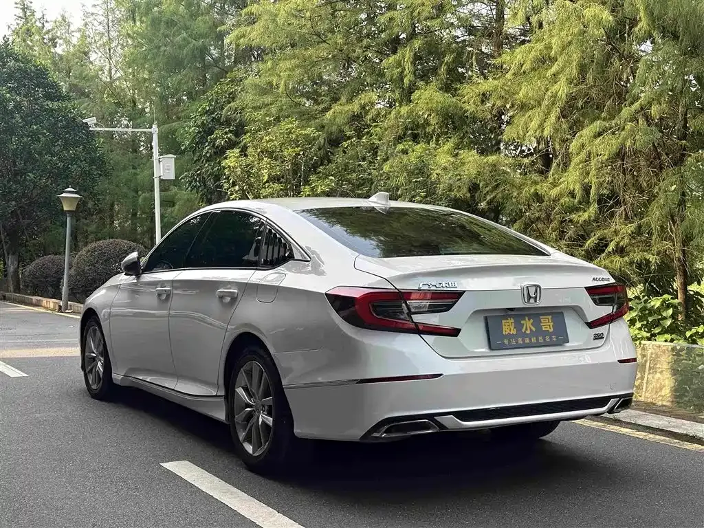 Honda Accord — фото 8