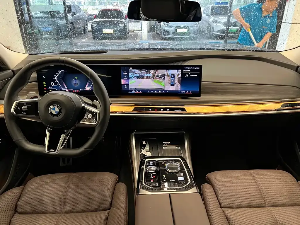 BMW 7 Series — фото 4