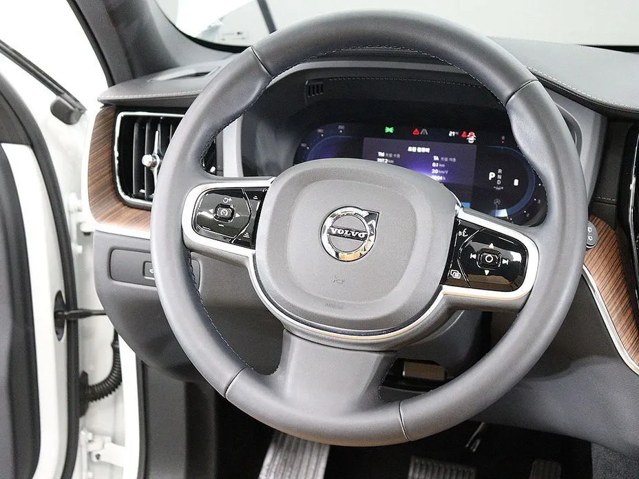 Volvo XC60 2025 из KR, фото 10