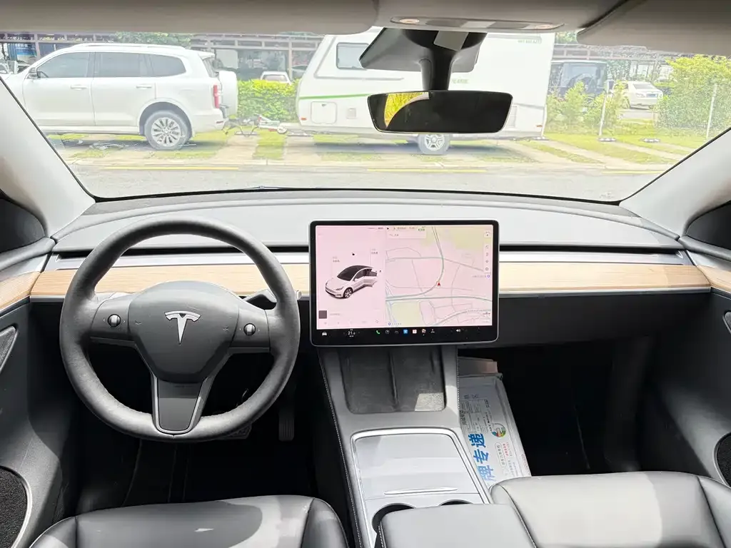 Tesla Model Y — фото 4