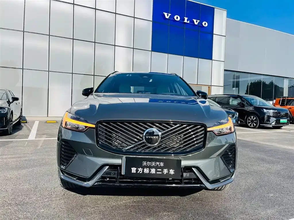 Volvo XC60 — фото 10