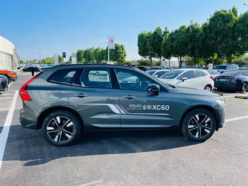 Volvo XC60 — фото 4