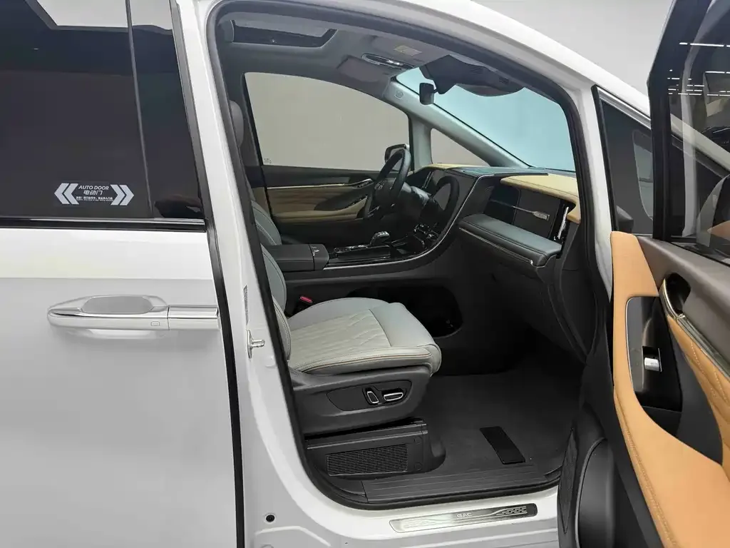 GAC Motor Trumpchi M8 — фото 10