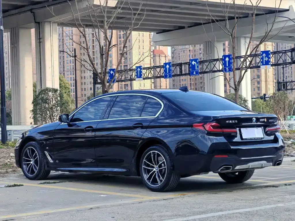 BMW 5 Series — фото 6