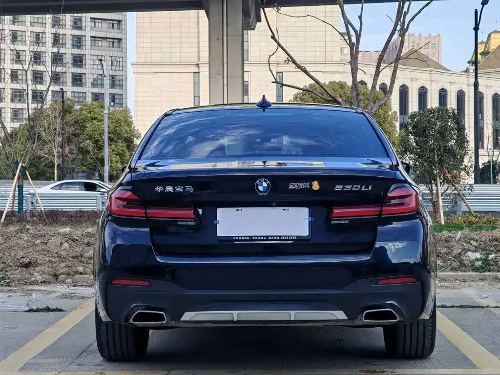 BMW 5 Series — фото 10