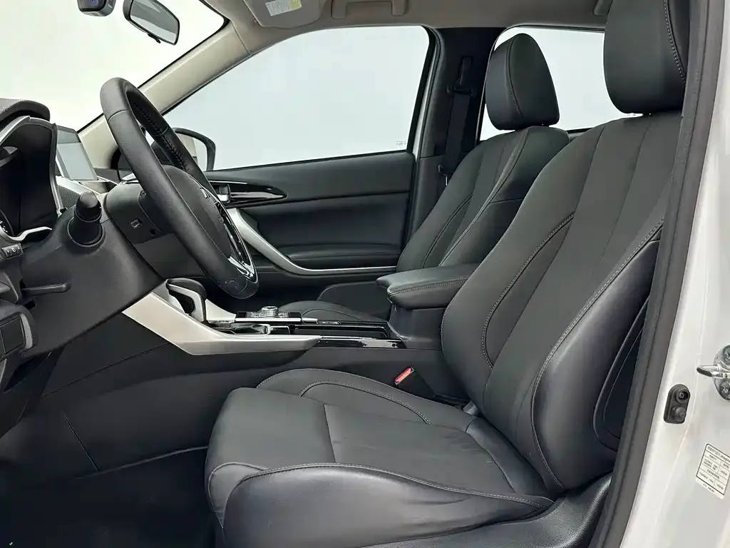 Mitsubishi Eclipse Cross — фото 10