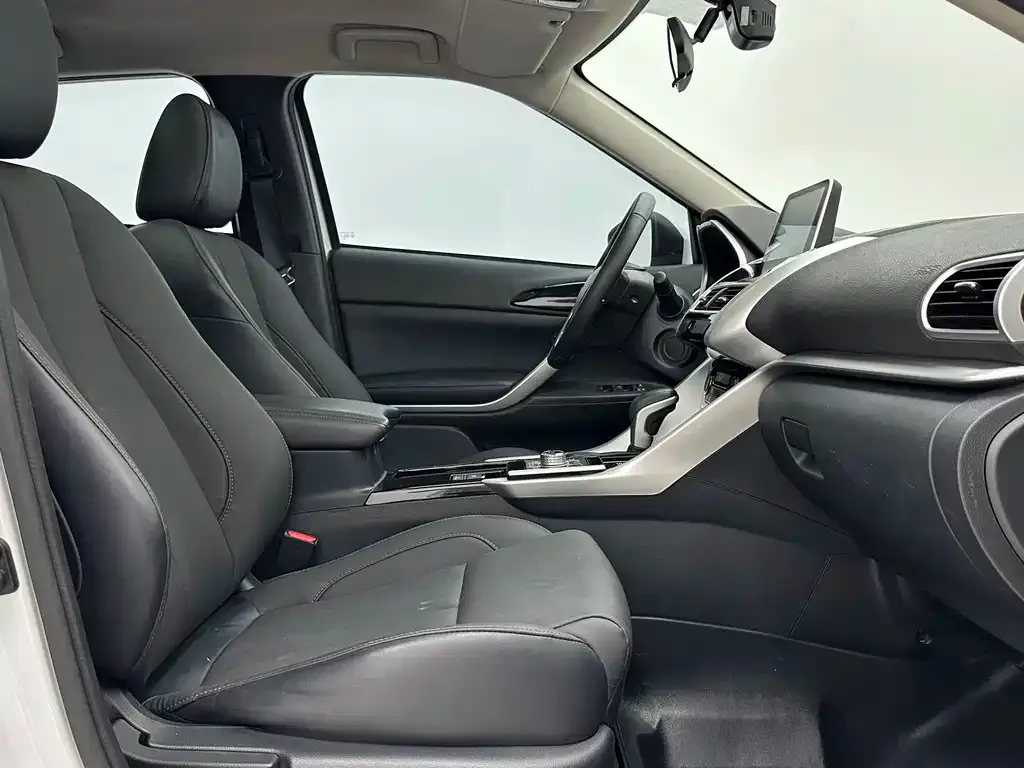 Mitsubishi Eclipse Cross — фото 8