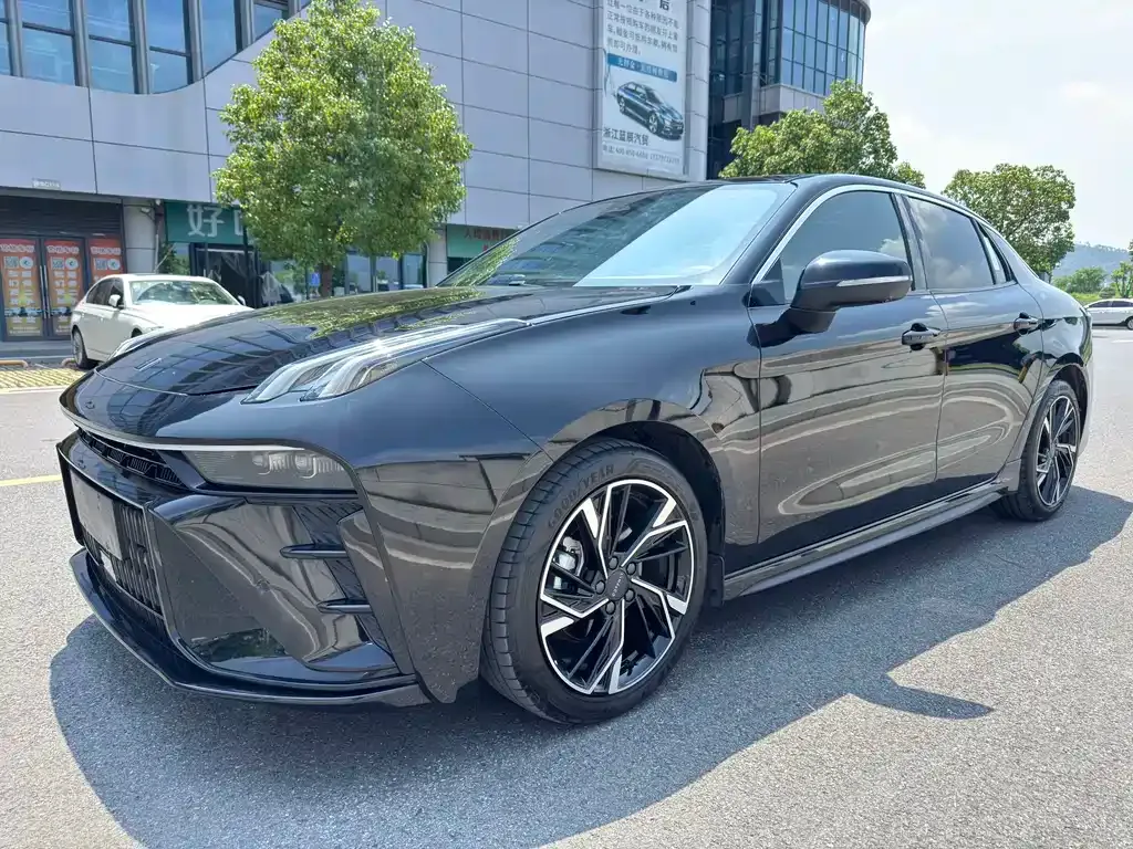 Lynk & Co 03 — фото 1