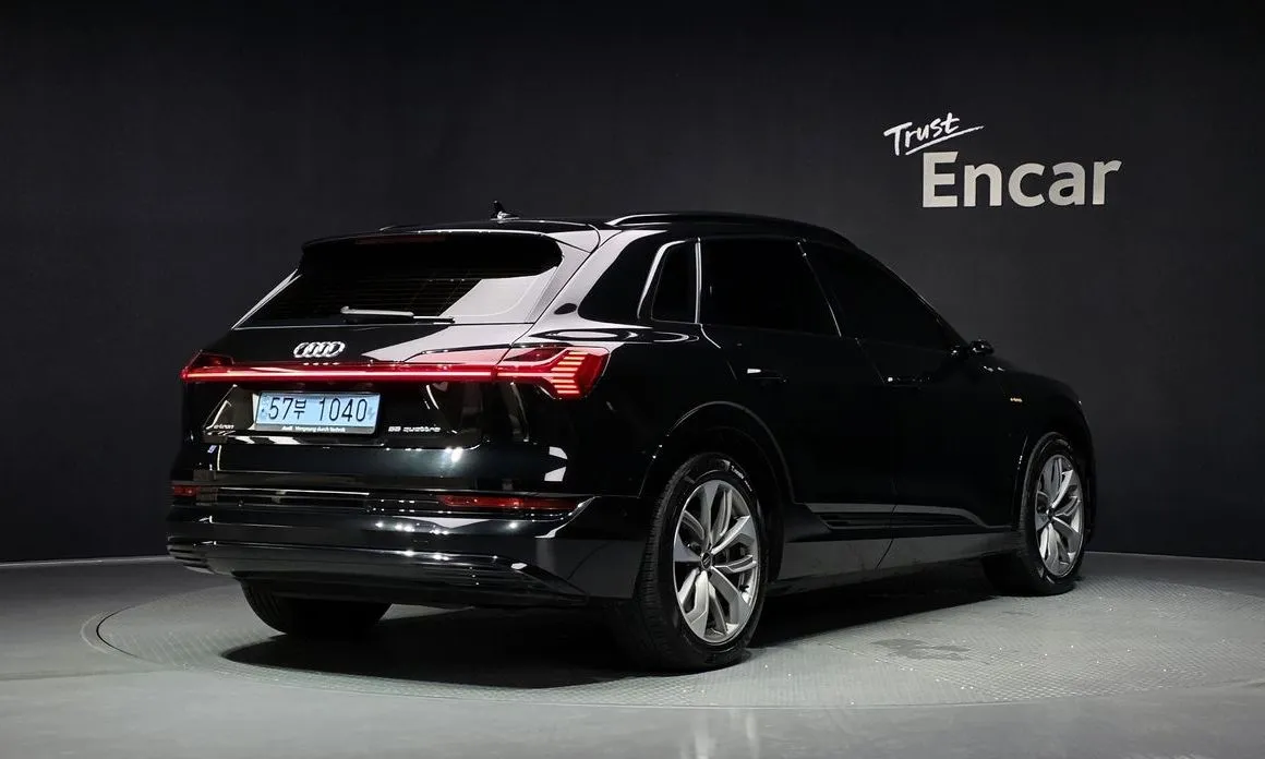 Audi e-tron — фото 3