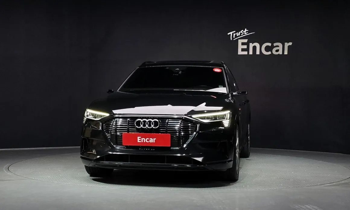 Audi e-tron — фото 5