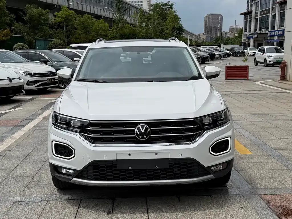 Volkswagen T-Roc — фото 10