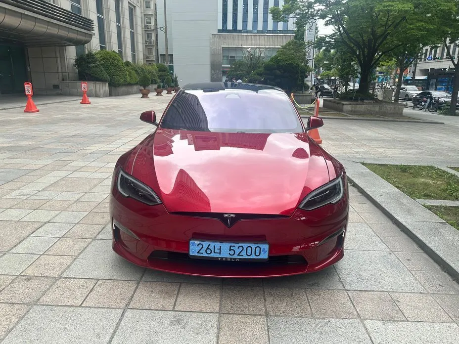 Tesla Model S — фото 1