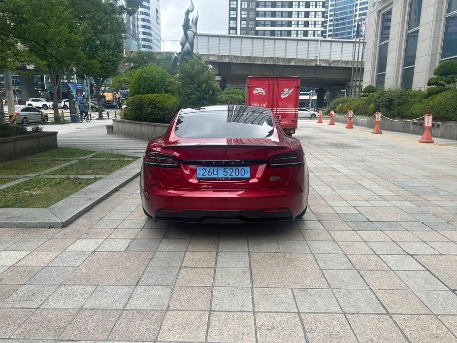 Tesla Model S — фото 8