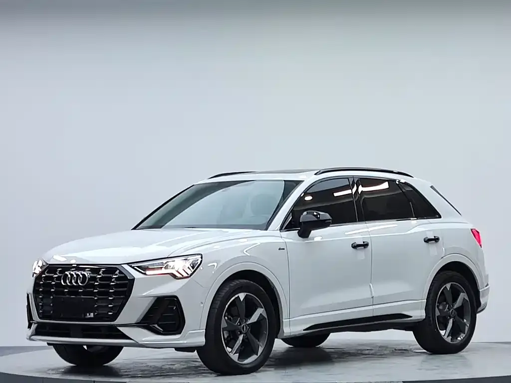 Audi Q3 — фото 1