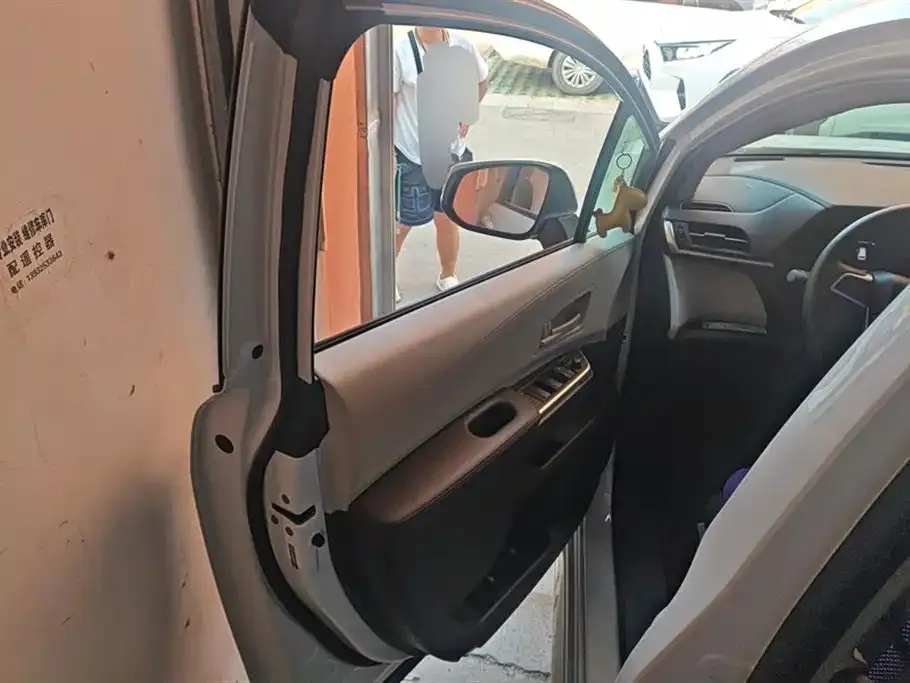 Toyota Sienna — фото 4